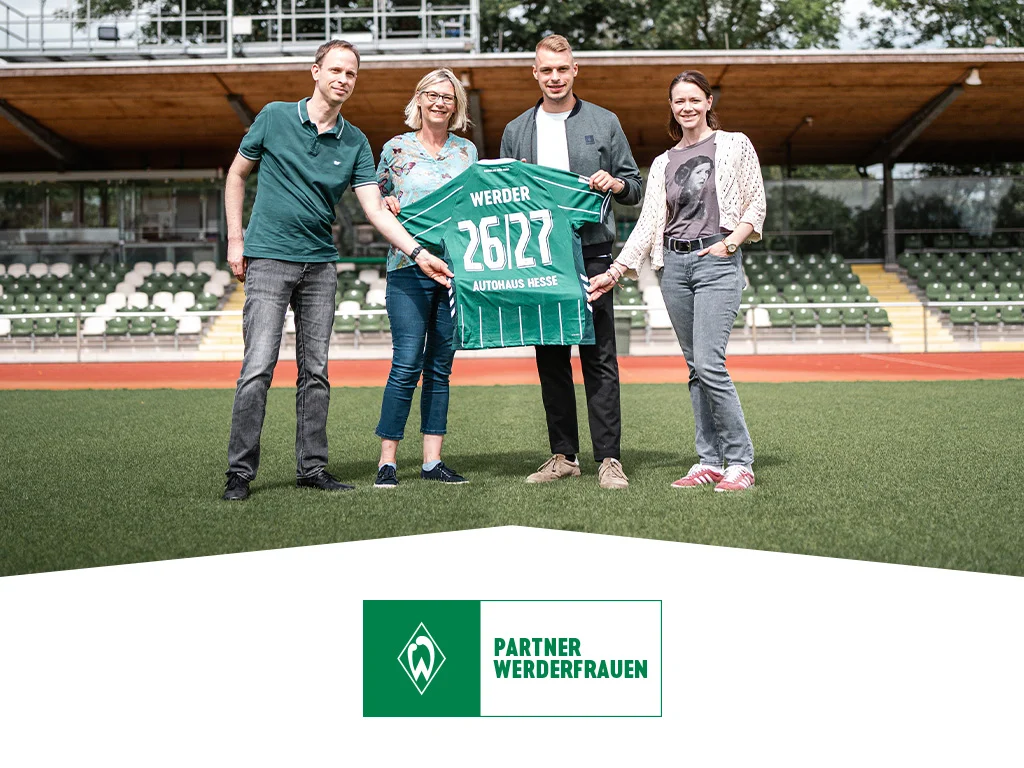 1024x768 Partner Werder Frauen vier Personen mit Trikot
